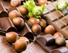 Big hazelnuts and chocolate - delicious wallpaper