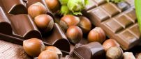 Big hazelnuts and chocolate - delicious wallpaper