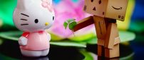 The love between Hello Kitty and Amazon box - cute wallpaper