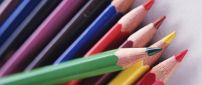 Color crayons for a new year of school - HD wallpaper