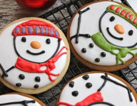 Delicious winter cookies with snowman - HD wallpaper