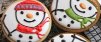 Delicious winter cookies with snowman - HD wallpaper