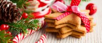Ginger star biscuits for Christmas night - HD wallpaper