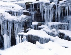 Wonderful frozen waterfall - HD winter wallpaper