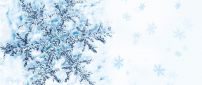 Perfect snowflake on a frozen window - HD wallpaper