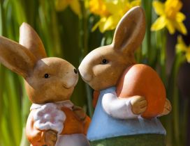 Sweet figurines of Easter rabbits and eggs - Happy Holiday