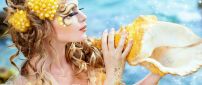Beautiful golden mermaid and shell - Professional makeup