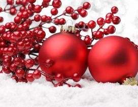 Red Christmas balls and red fruits - HD wallpaper
