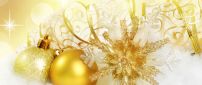 Golden Christmas and balls accessories - Happy gifts