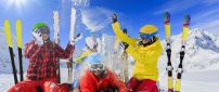 Happy people at skiing in the mountain - Colorful clothes
