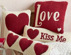 Love and kiss me - Happy Valentines Day red hearts