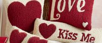 Love and kiss me - Happy Valentines Day red hearts