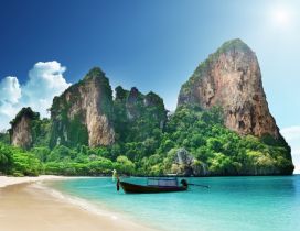 Summer holiday in Thailand - Walk on the ocean with a boat