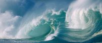 Big waves in the ocean - Water splash