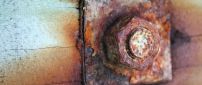 Old and rusty piece of iron - screw in wood HD wallpaper