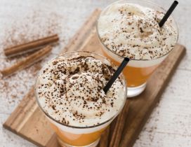 Delicious drink with cream and cinnamon - HD wallpaper