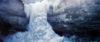 Wonderful Frozen Waterfalls around the world