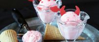 Draco ice cream - Sweet strawberry frozen desert