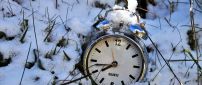 Quartz clock in the snow - Winter season
