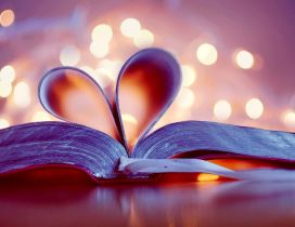 Heart from a book - Read is the love of this year
